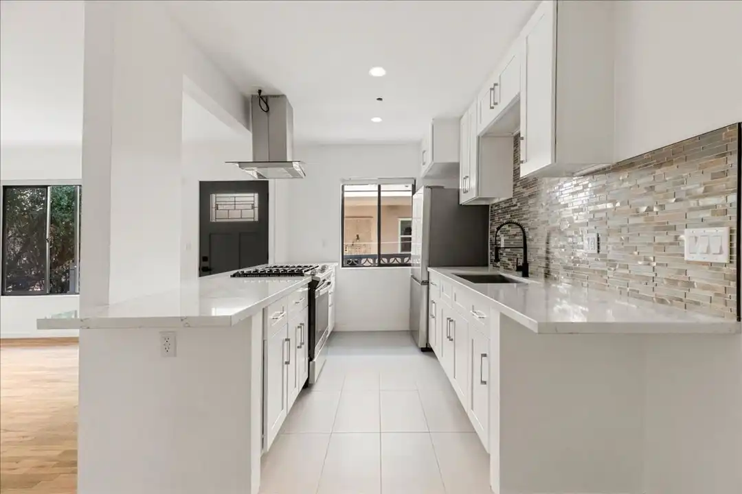 652 Hayworth Ave - View 3