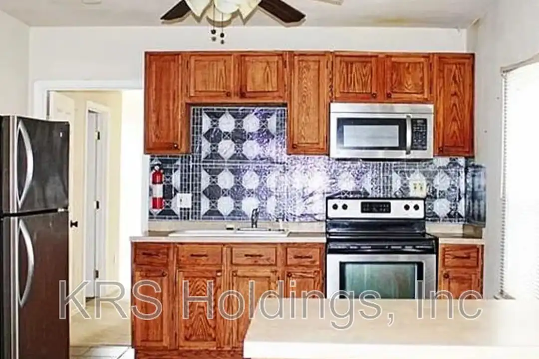 1130 Commerce Ave - View 2