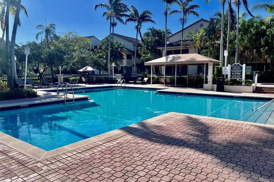22203 Glenmoor Dr unit 22203 - More