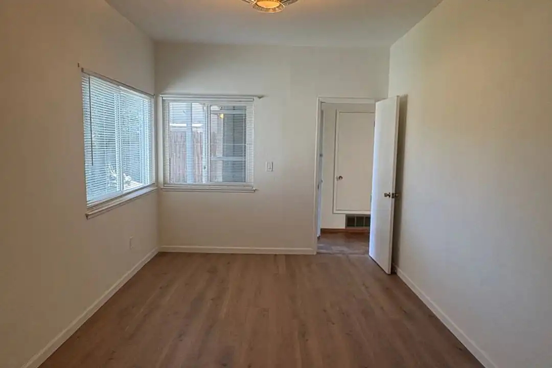 House in Sacramento, College/Glen - View 2