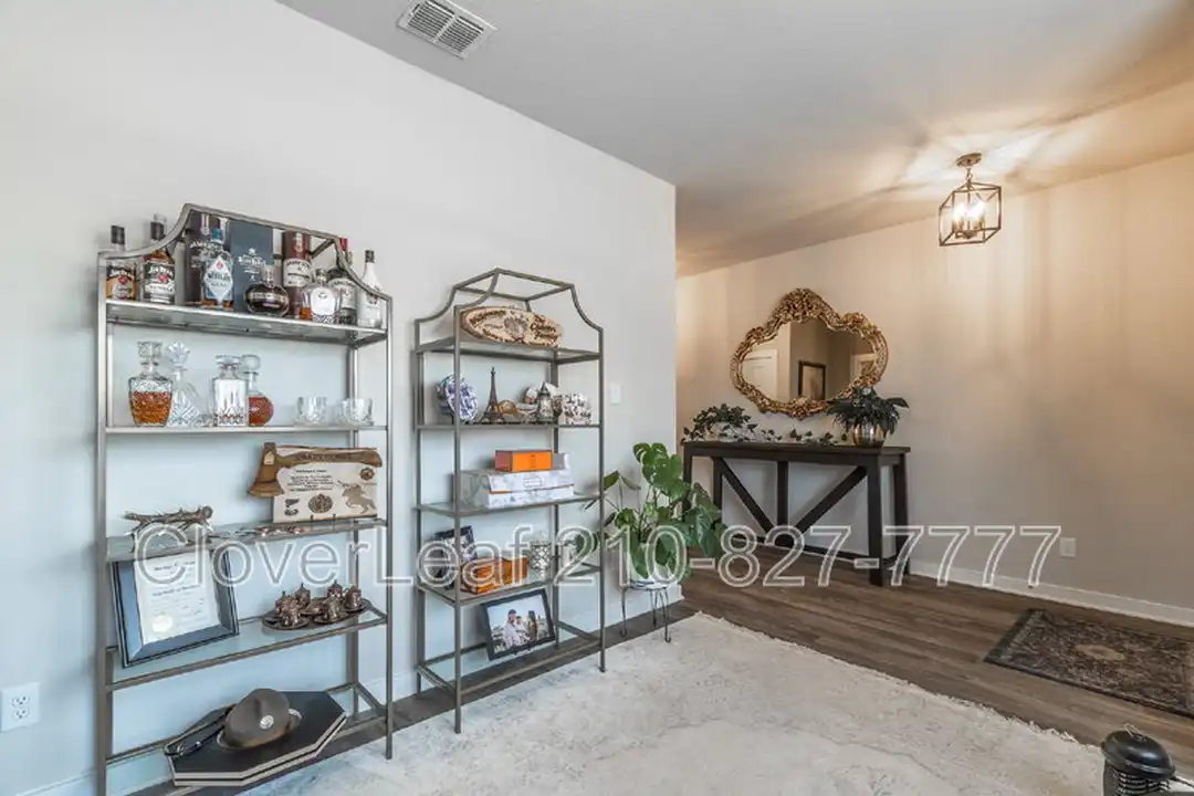 709 Stonemanor Bay - More