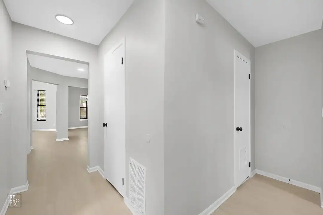 5051 S Forrestville – photo 1