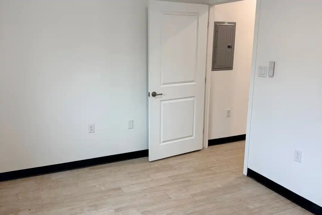 1134 S Palm Ave – photo 1