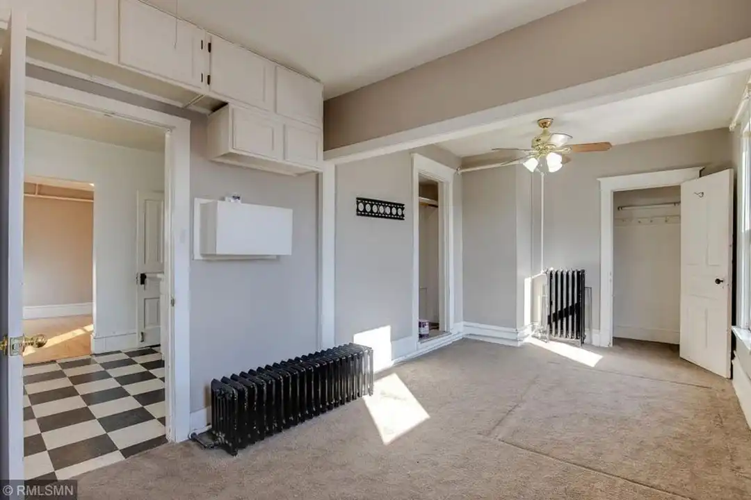 990 15th Ave SE unit 3 – další