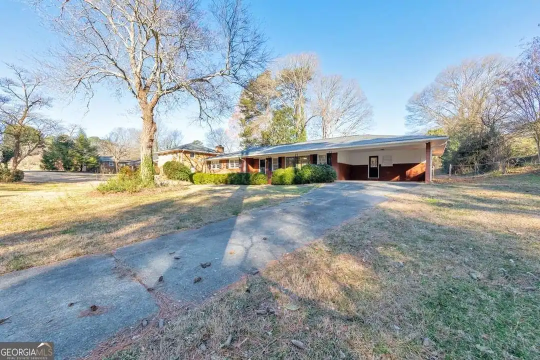 909 Rosedale Dr - View 2