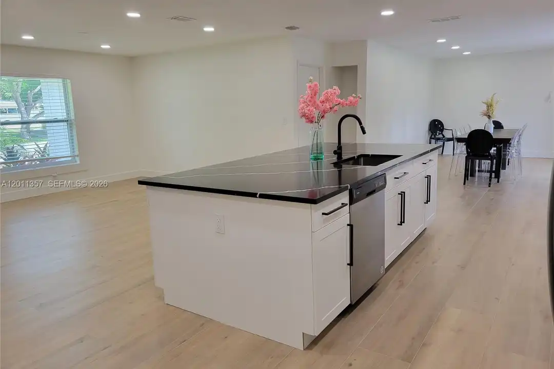 735 Tradewind Dr - View 5