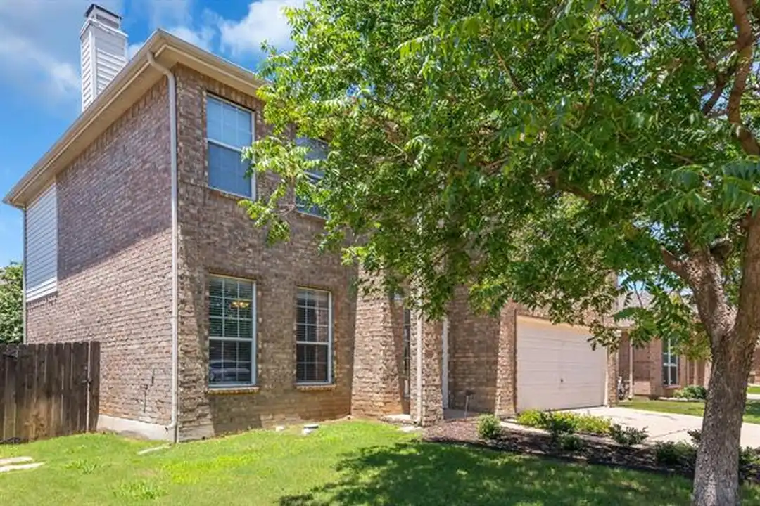10217 Pear St - View 2