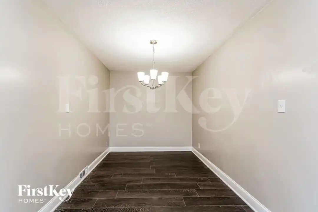 1104 Raynor St - View 4