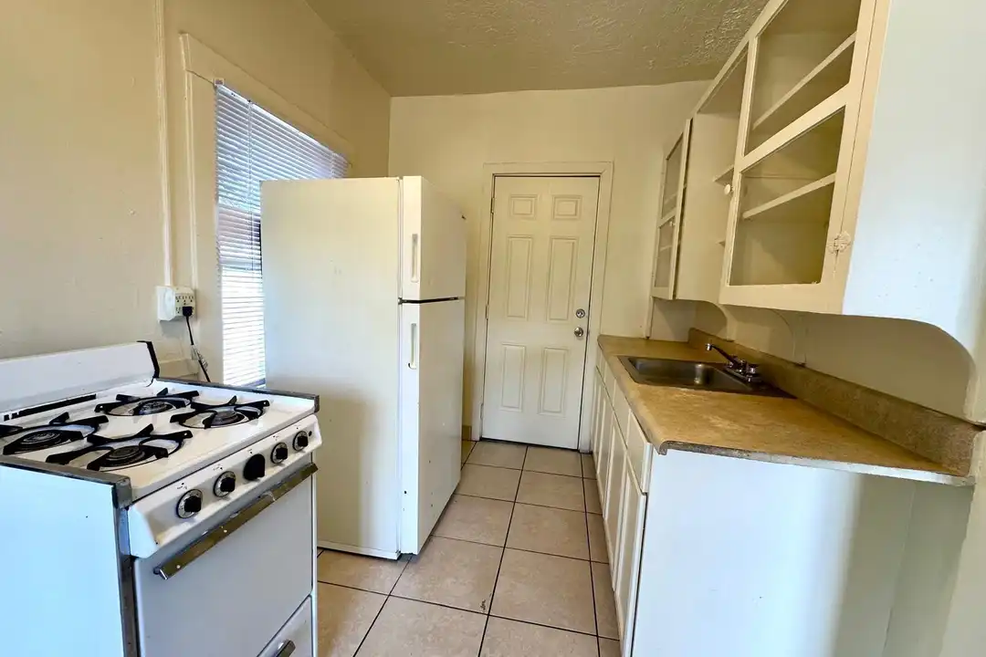 2010 Broward Ave unit 5 - View 2