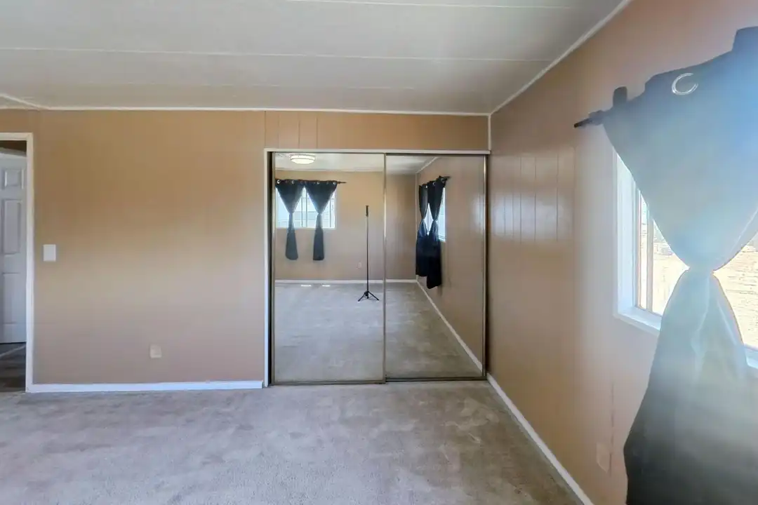 30100 Lakeview Ave - View 3