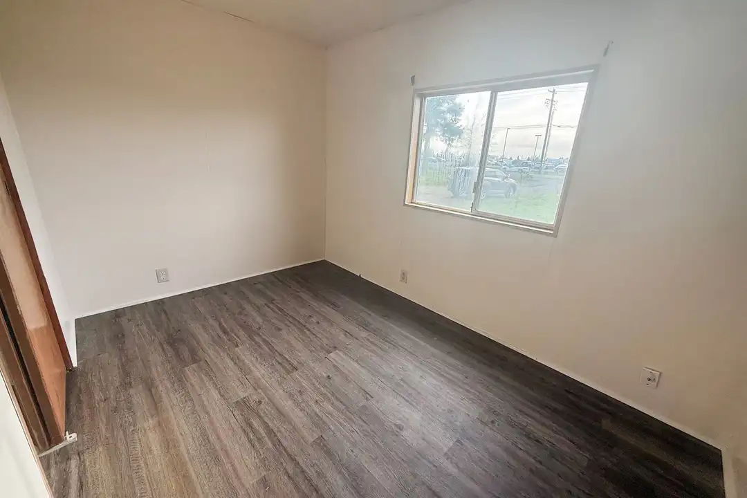 1605 S Hayford Rd - View 4