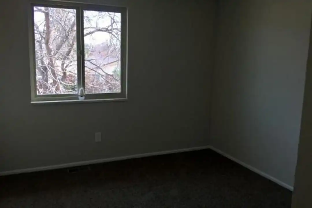 1331 Merl Pl - View 4