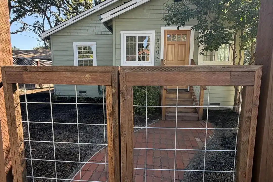 18495 Riverside Dr - View 2