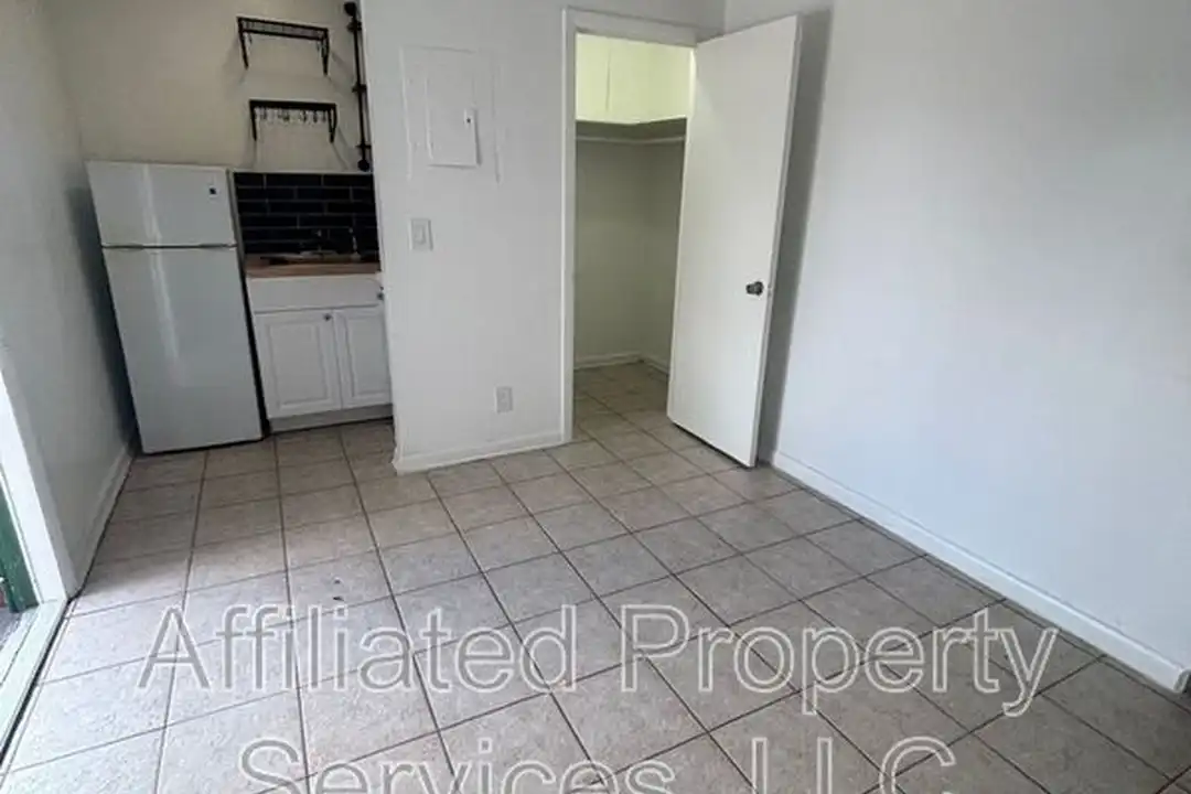 3411 Broadway unit # 3 – photo 1