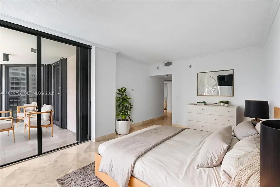 520 Brickell Key Dr unit a705 - View 5