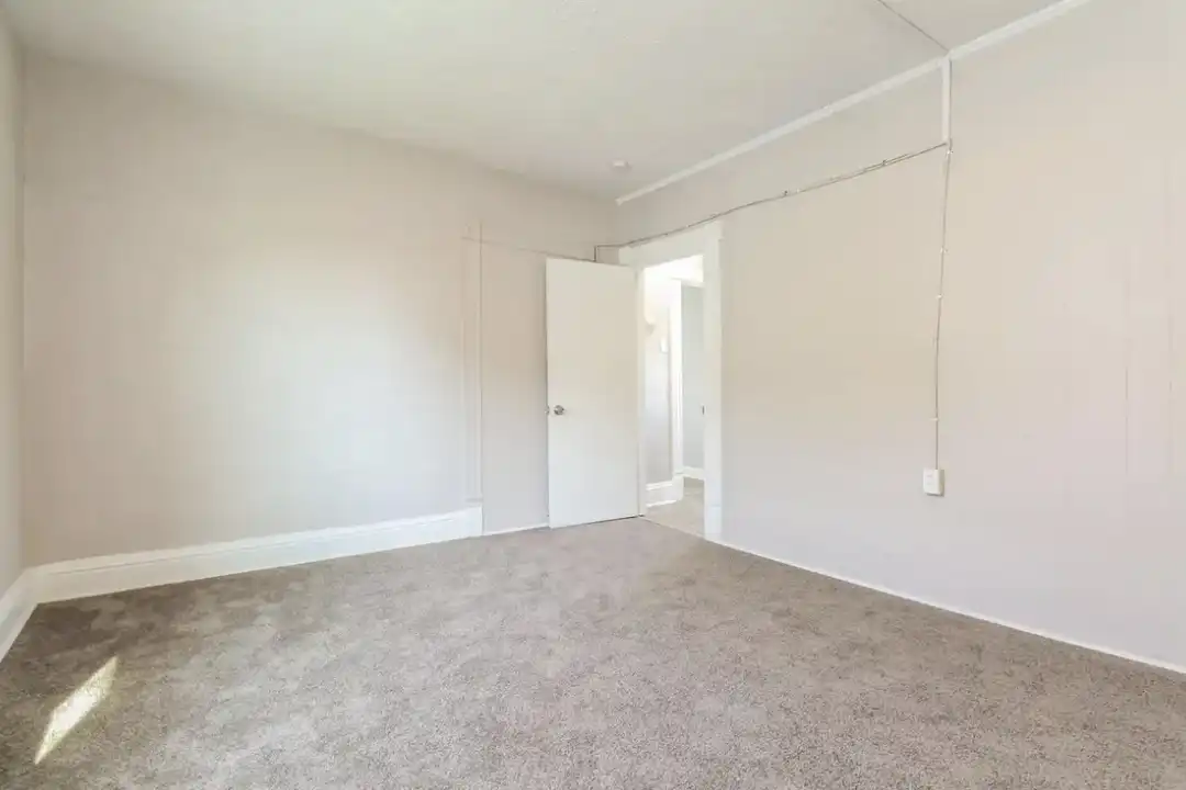1518 E Pearl Ave – photo 1 of 7