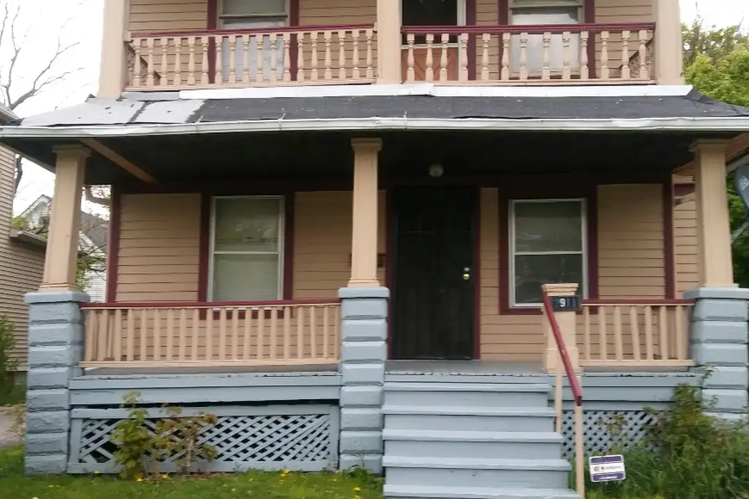 2911 E 123rd St unit 1 (down) – photo 1
