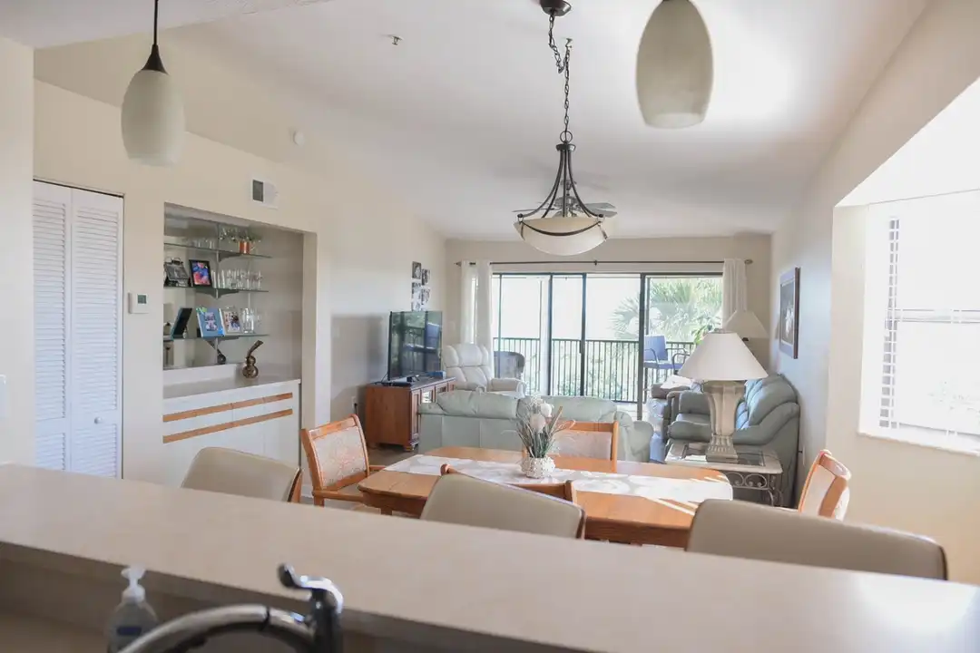 466 Bouchelle Dr unit 305 - View 2