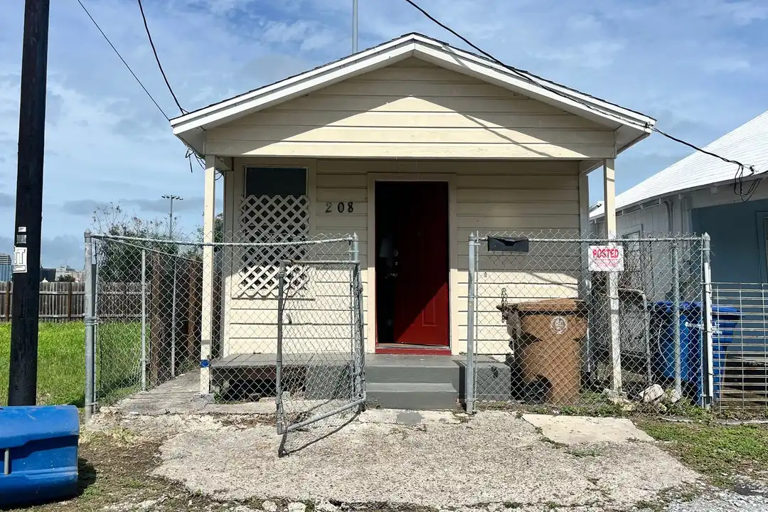 208 Spruce St – photo 1