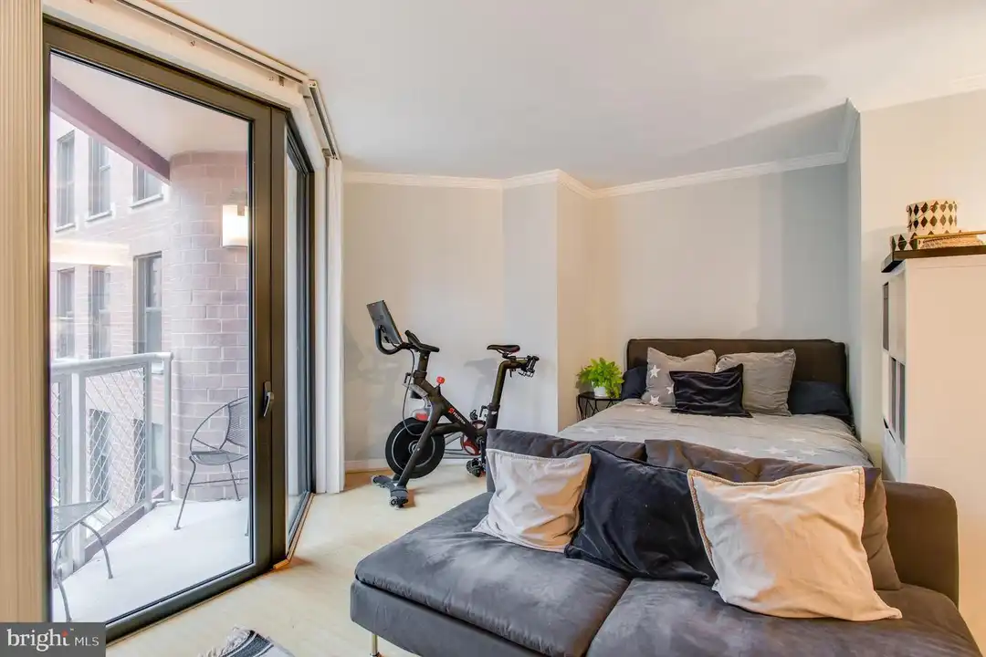 Apartment in Washington - View 5