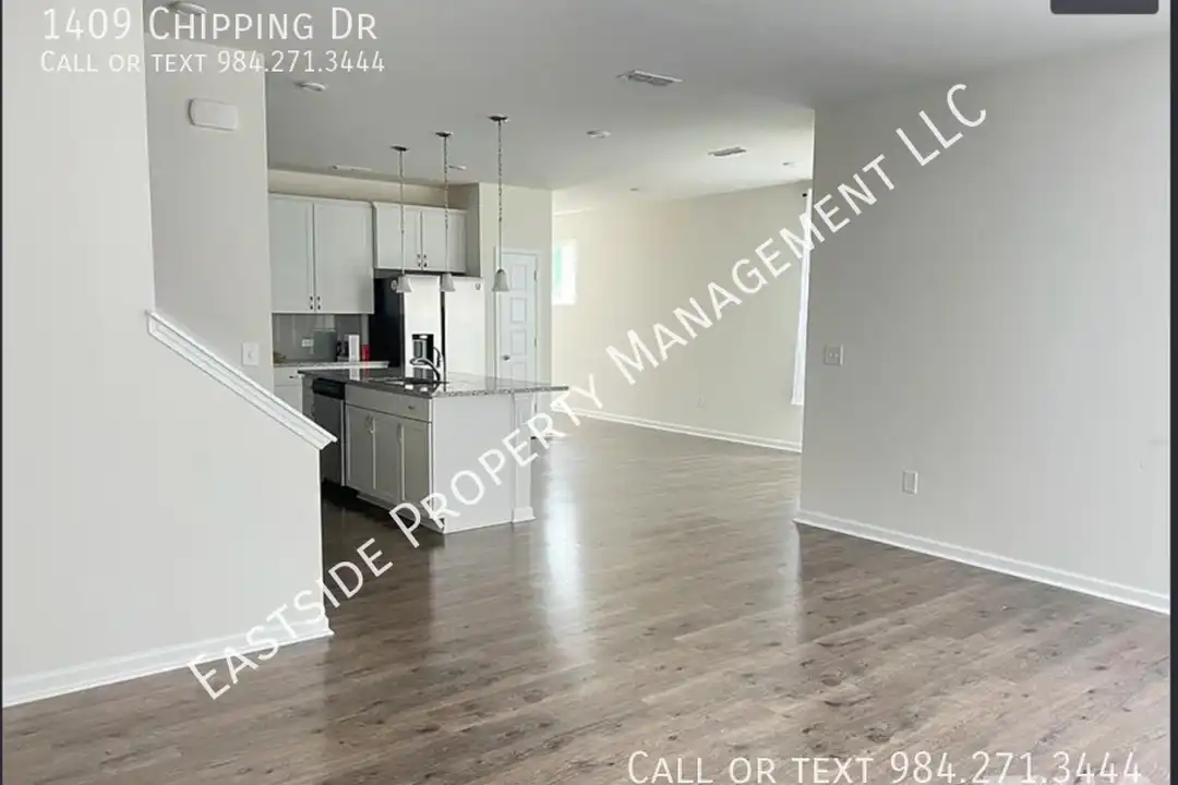House in Apex - View 5