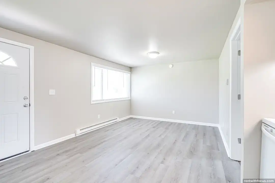 1031 Hunt Ave unit 8 - View 3