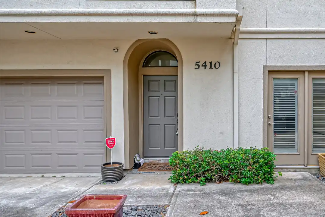 Apartment in Houston - View 3