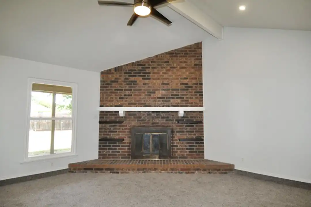205 Juniper Dr - View 5