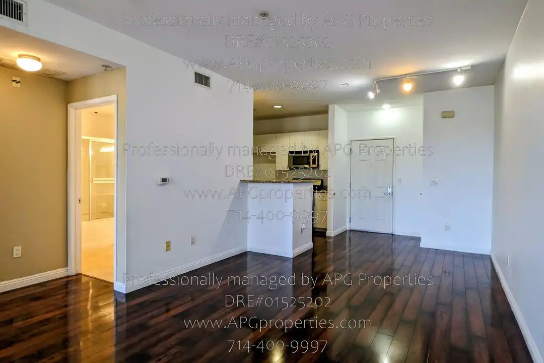 Apartment in Anaheim - View 4