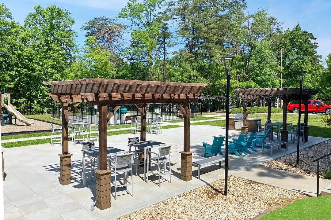 HAMPTONS AT COUNTRY PARK - 4515 Lawndale Dr - Greensboro, NC | Rent.