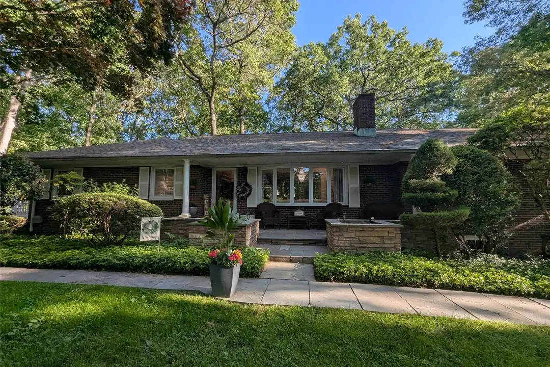 28 Brookfield Rd – photo 1 of 37