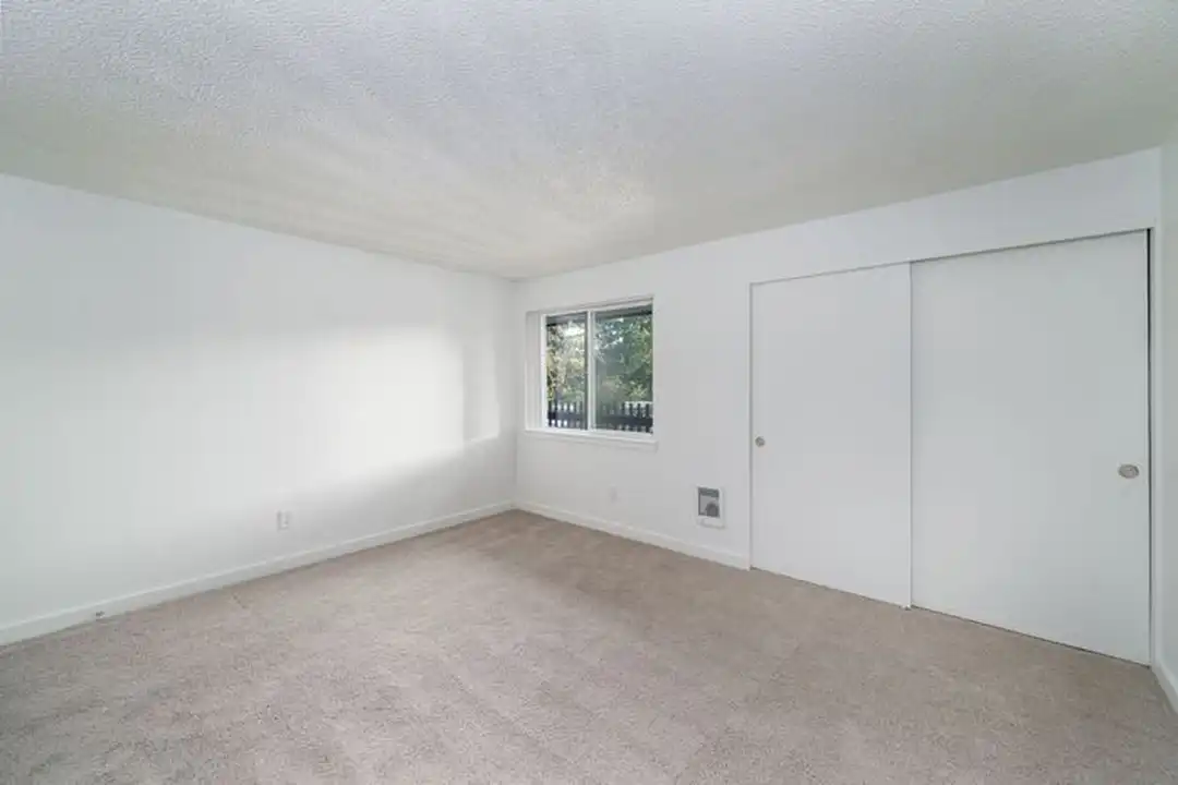 7582 SW Hunziker Rd unit 7 - Portland, OR | Rent.