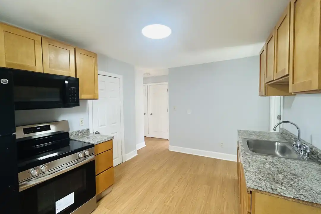 207 E Main St – photo 1