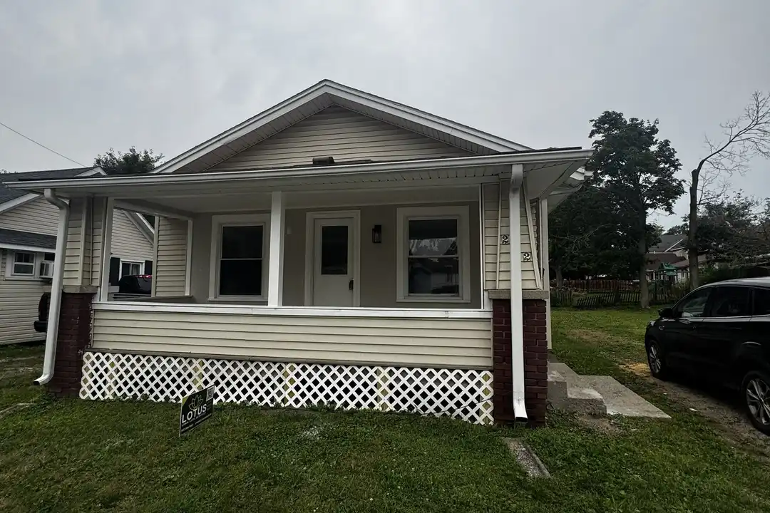 212 Ludlow Rd – photo 1 of 14