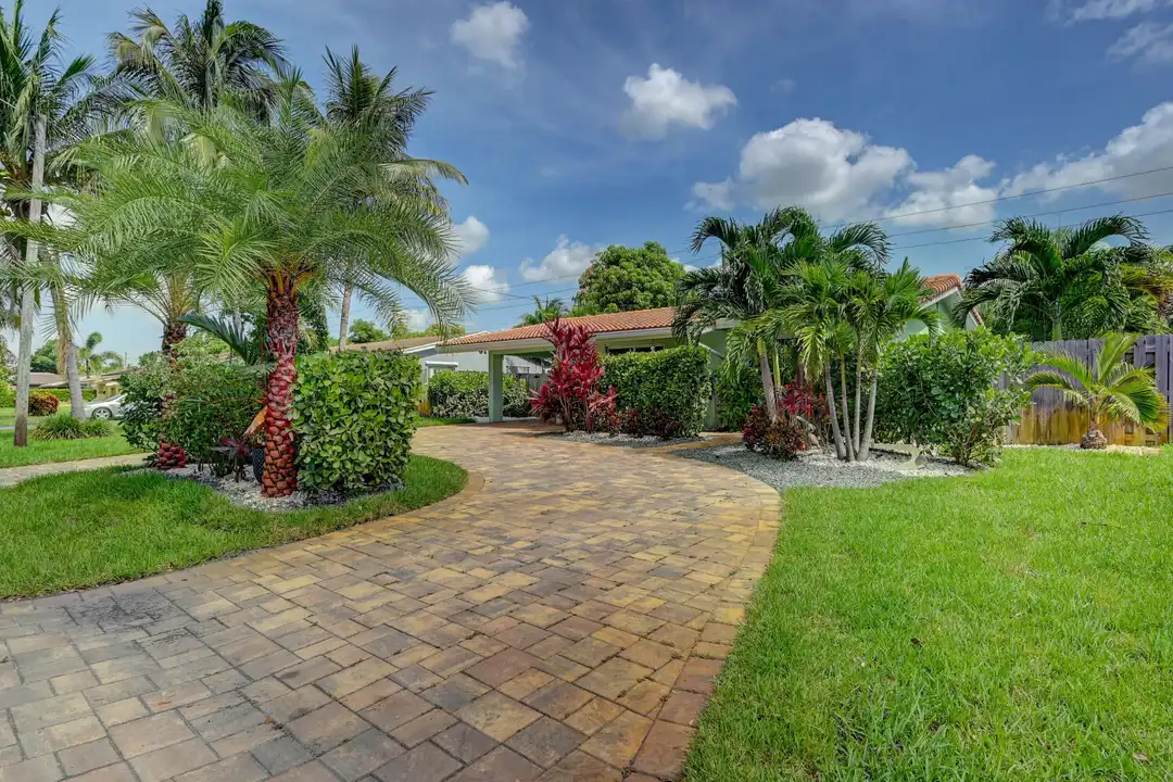 351 NE 41st St - View 4