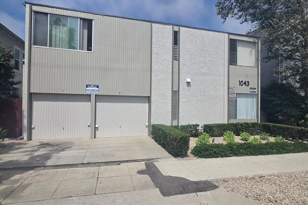 1043 Newport Ave unit 7 – photo 1