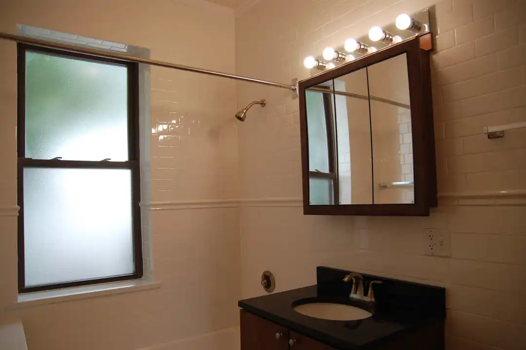 2053 N Sheffield Ave unit 205-4R - More