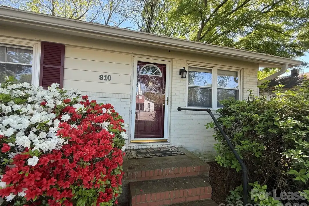 910 Edgemont Ave - View 2