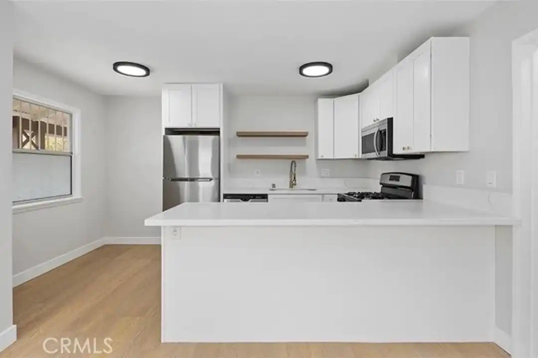 1109 E 3rd St unit B - View 4