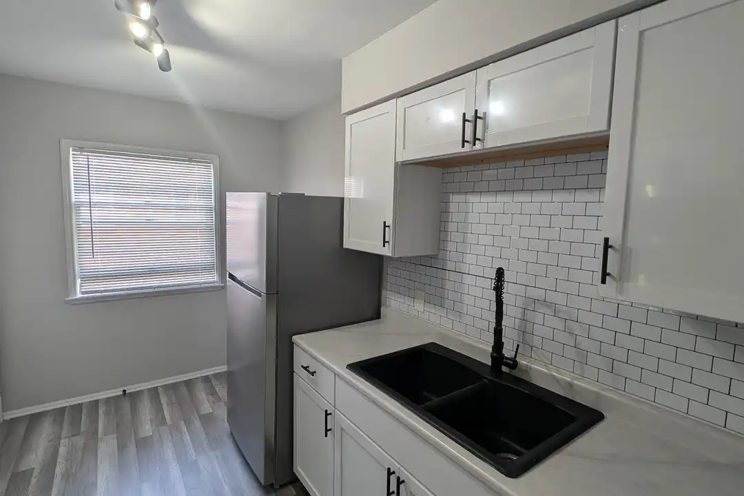 3355 Warren Rd unit Up – photo 1