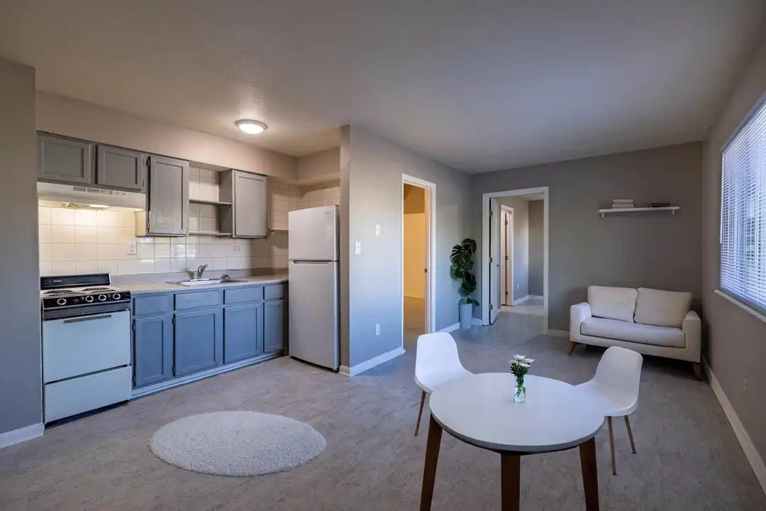 601 Moses Dr unit 2-2 – photo 1 of 7