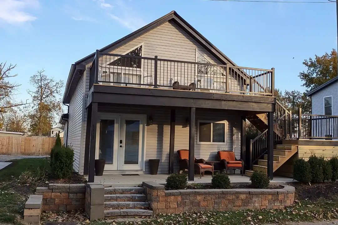 8910 Franklin Ave – photo 1 of 18