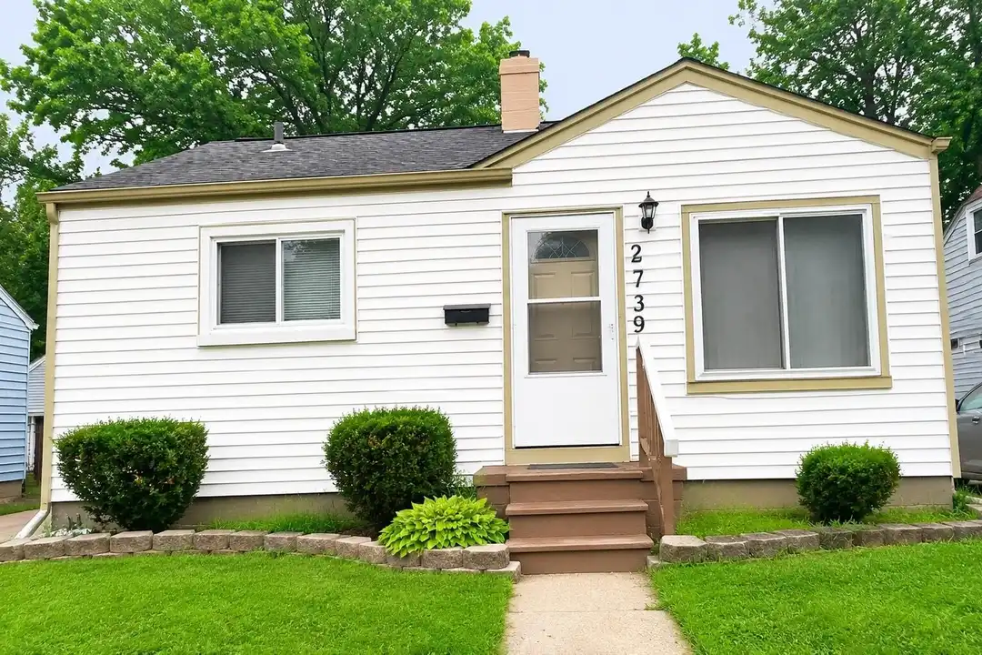 27392 Osmun St – photo 1 of 11