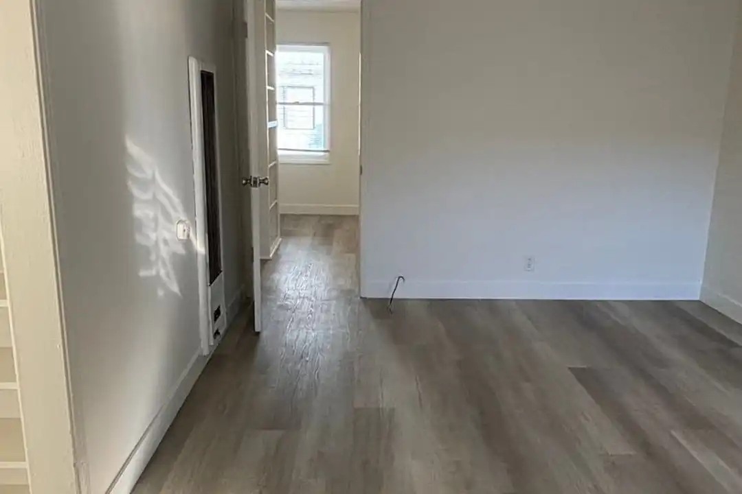 915 Freeman Ave unit Unit 2 - View 4