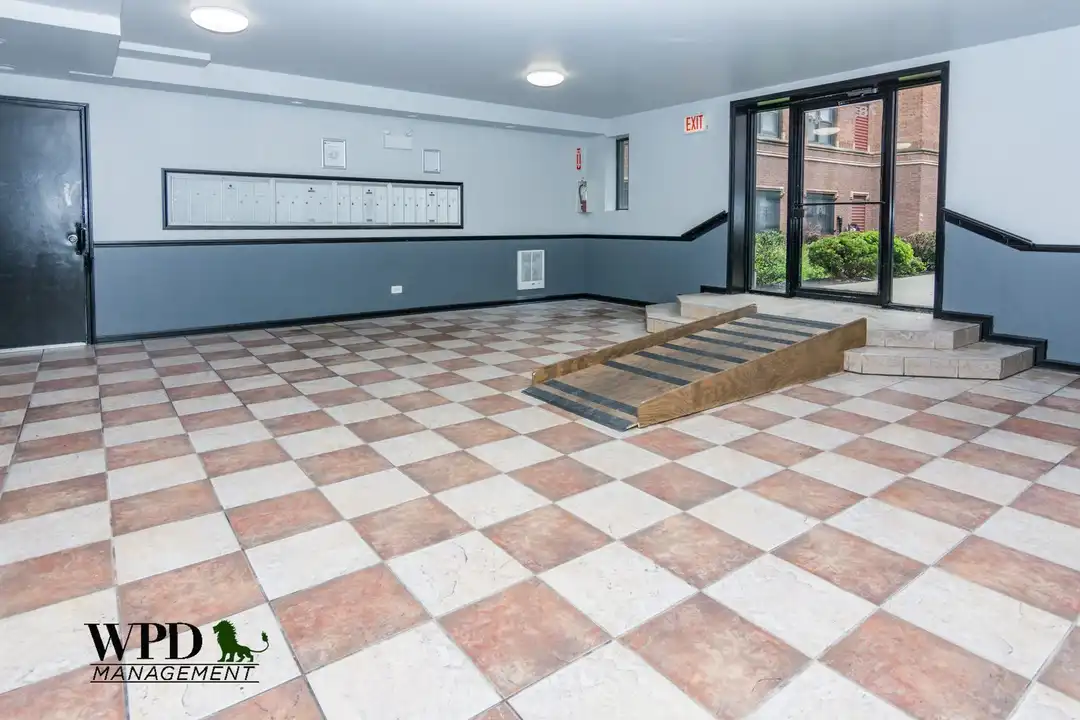 Apartment in Hyde Park Township, Grand Crossing, Greater Grand Crossing - View 6