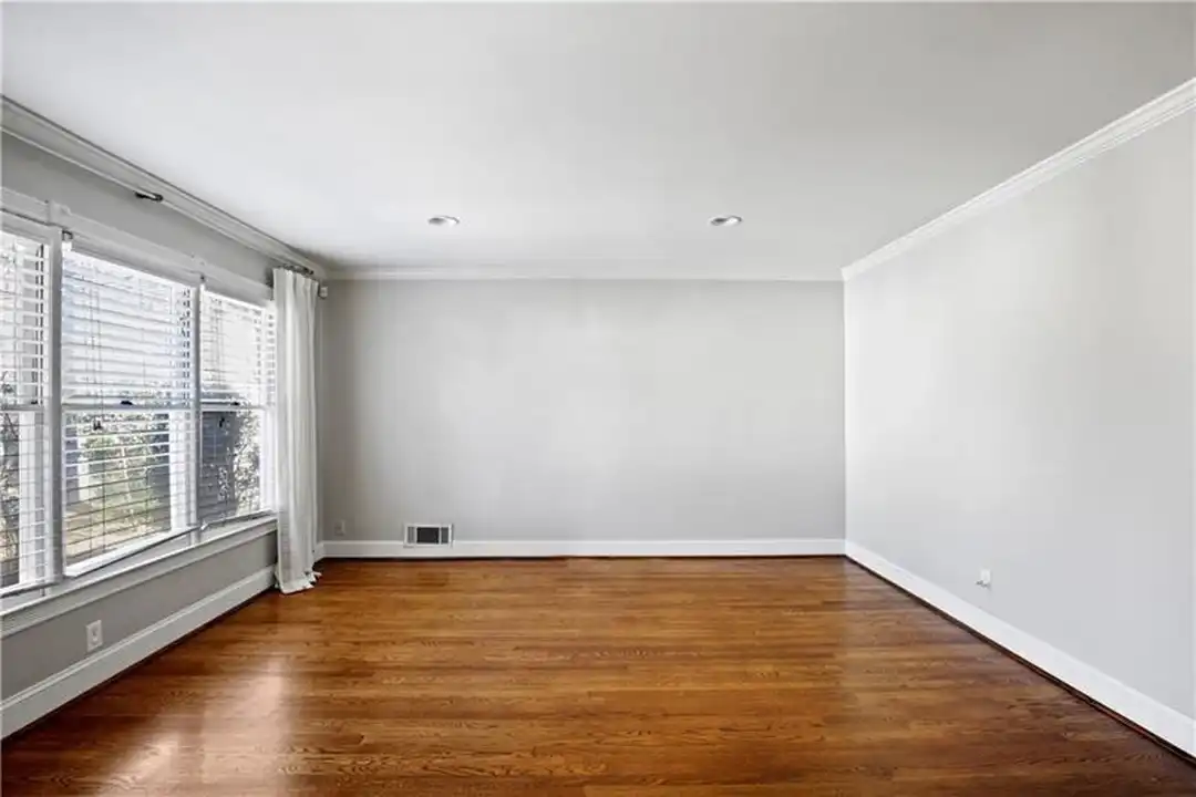 House in Atlanta - More