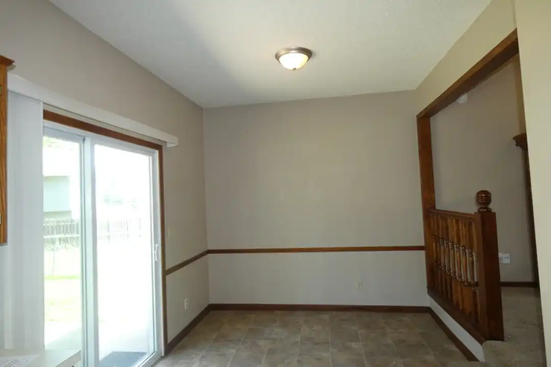 208 NW 101 St - More