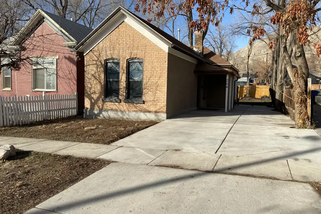 244 Fern Ave N – photo 1