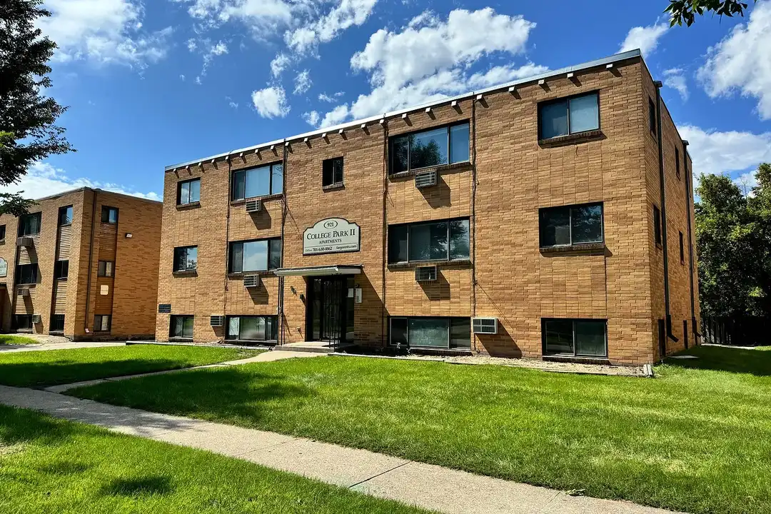 College Park Apartments – photo 1 of 54