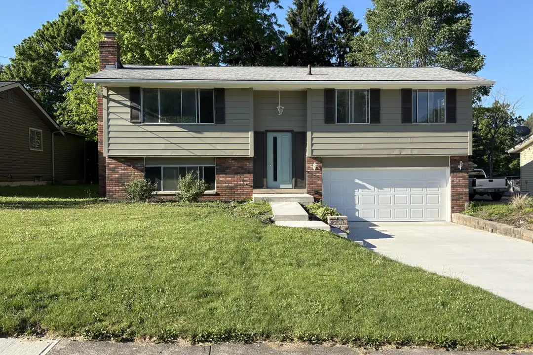 256 Monroe Dr – photo 1 of 19